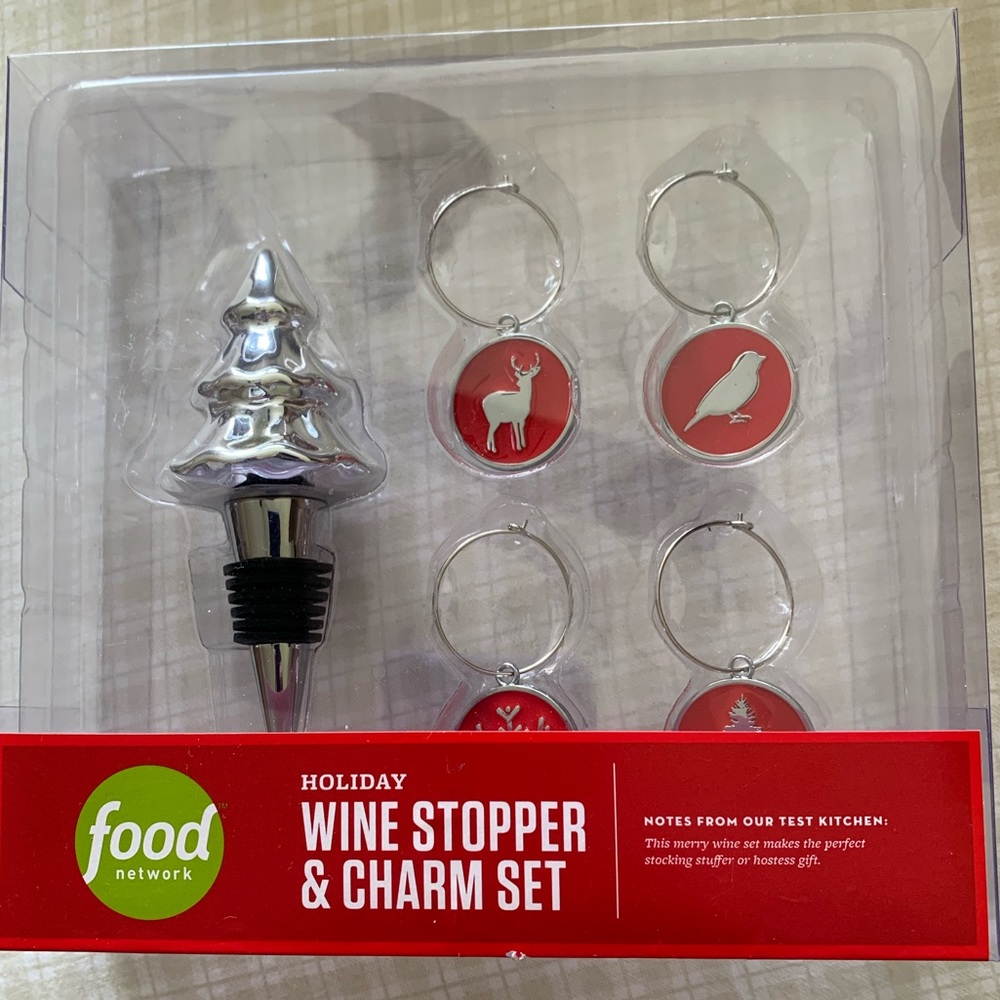 CLEARANCE: 4/$12 BNIB Wine Stopper/Charm Set